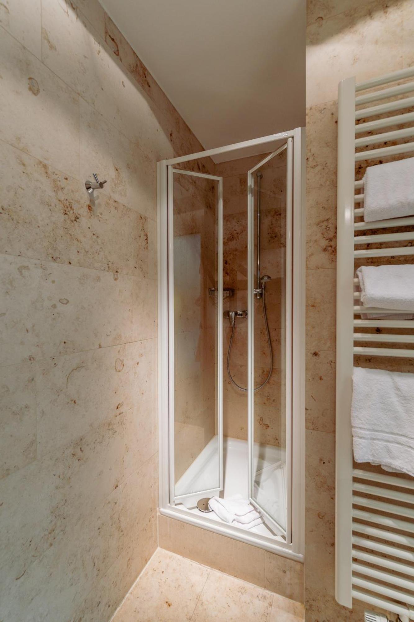 Herzogshof - Boutique-Hotel Am Dom Regensburg Phòng bức ảnh