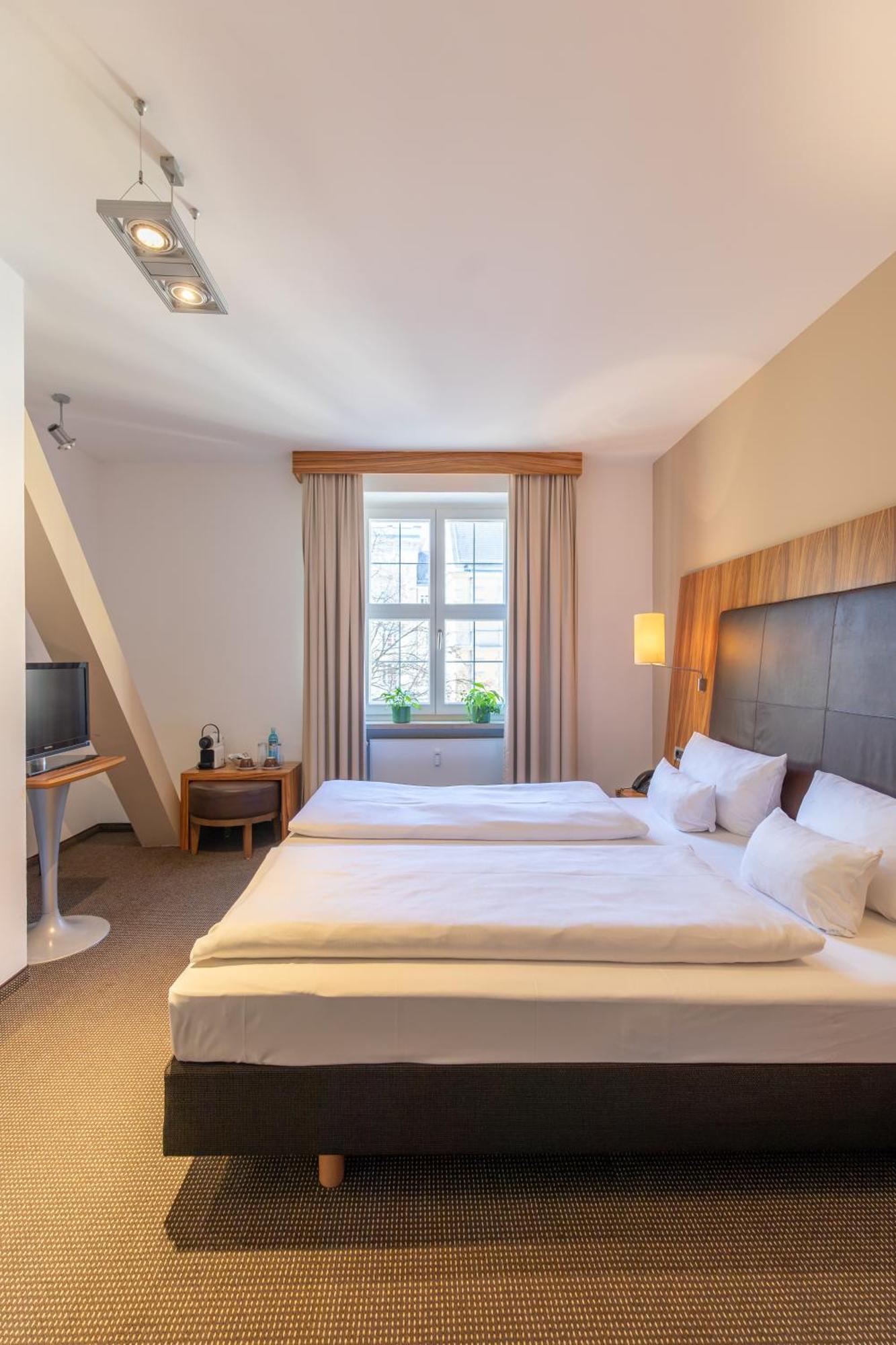 Herzogshof - Boutique-Hotel Am Dom Regensburg Phòng bức ảnh