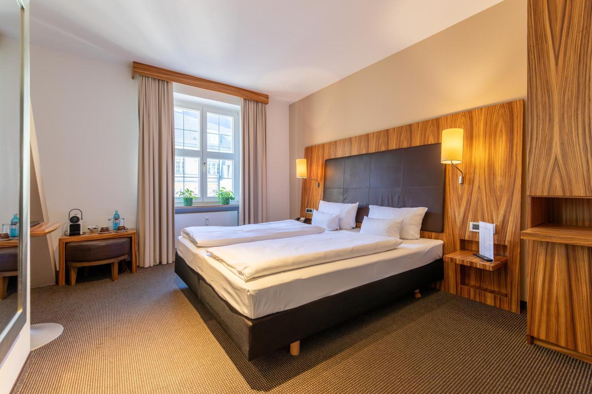 Herzogshof - Boutique-Hotel Am Dom Regensburg Phòng bức ảnh